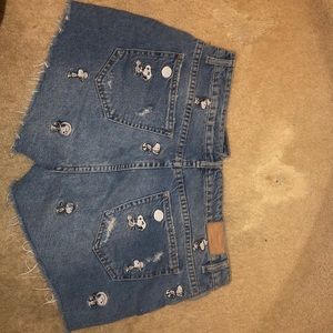 Snoopy cartooned frayed jean shorts